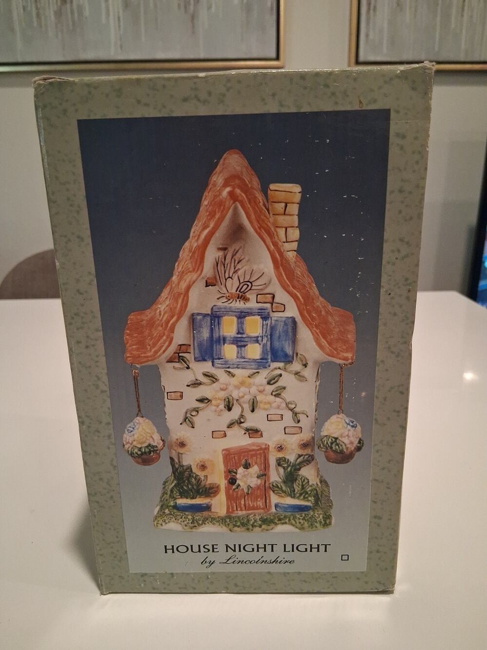 NIB Vintage Lincolnshire Ceramic House Night Light Cottage Hanging Baskets